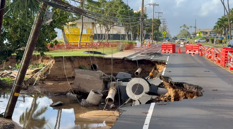 Estragos em Maui ap�s a forma��o da tempestade Kona. Cr�dito: reprodu��o/divulga��o via youtube @MauiNowNews 