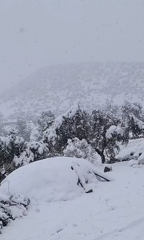 Mar�o come�ou com muita neve sobre a prov�ncia de Azilal, no Marrocos. Cr�dito: reprodu��o/divulga��o via X @meteoredcom<BR> 