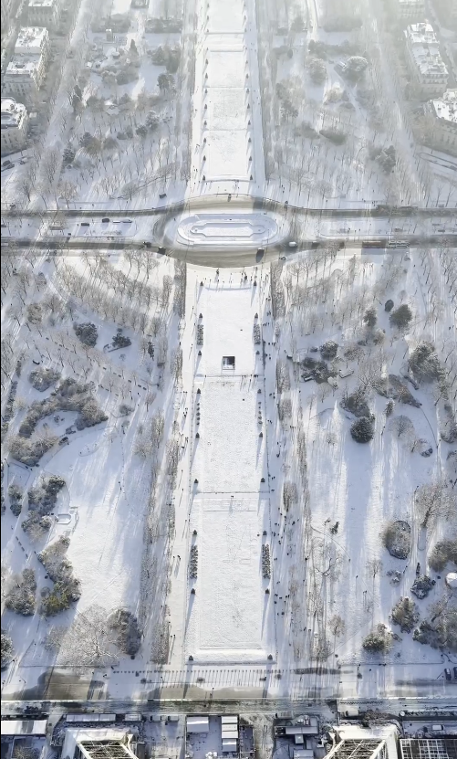 Vista a�rea em torno da Torre Eiffel, em Paris, dia 7. Cr�dito: divulga��o via X @LaTourEiffel 