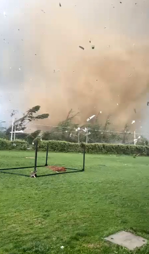 Moradores flagram momento em que tornado come�a a se formar em Requ�nia. Cr�dito: reprodu��o/divulga��o via X @RedGeoChile
